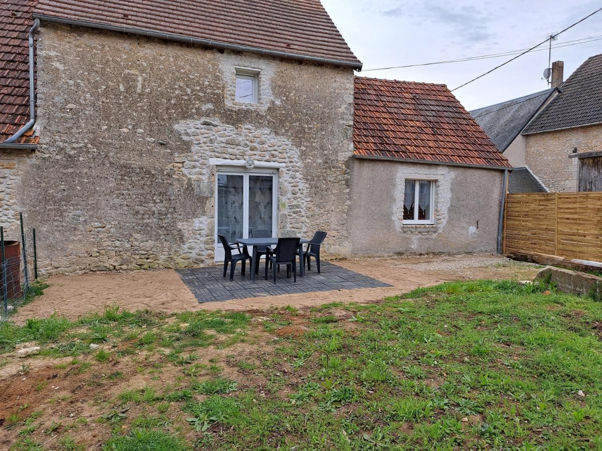 Gite Des Moissons La Chapelle-Saint-Martin-en-Plaine Exterior photo